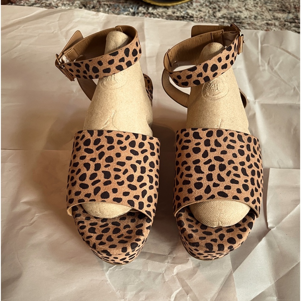 Bamboo cheetah print sandals!